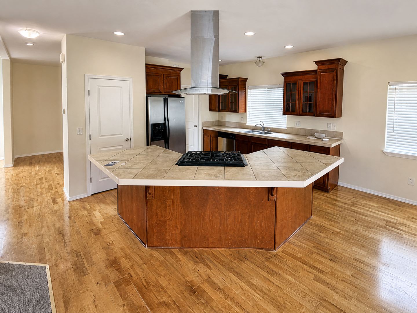 Spacious 4-Bedroom Home with Modern Comforts in Spanaway, WA – photo 1