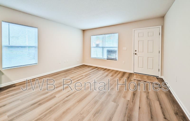 2811 Myrtle Ave #1 – photo 4