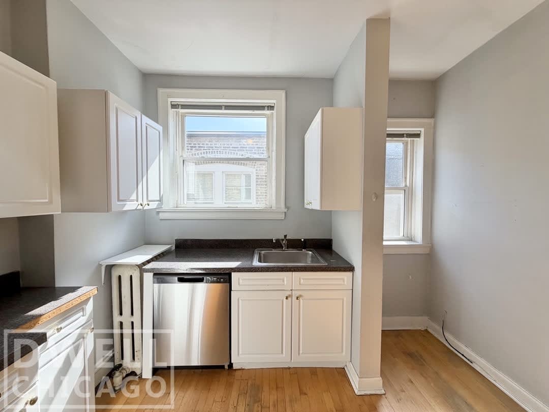 327 Kedzie St – photo 3