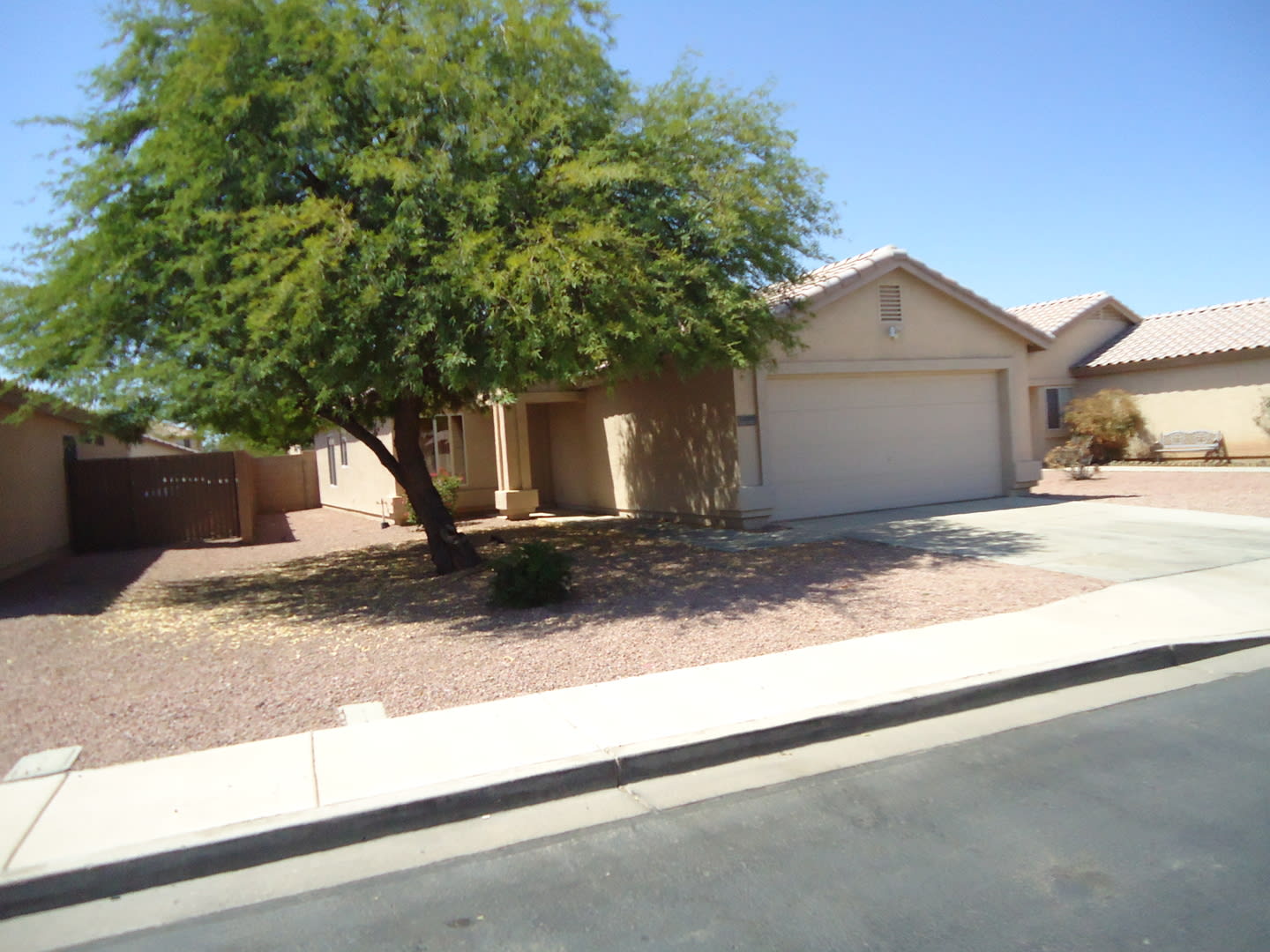 3 Bedroom 2 Bath- All tile- El Mirage – photo 2