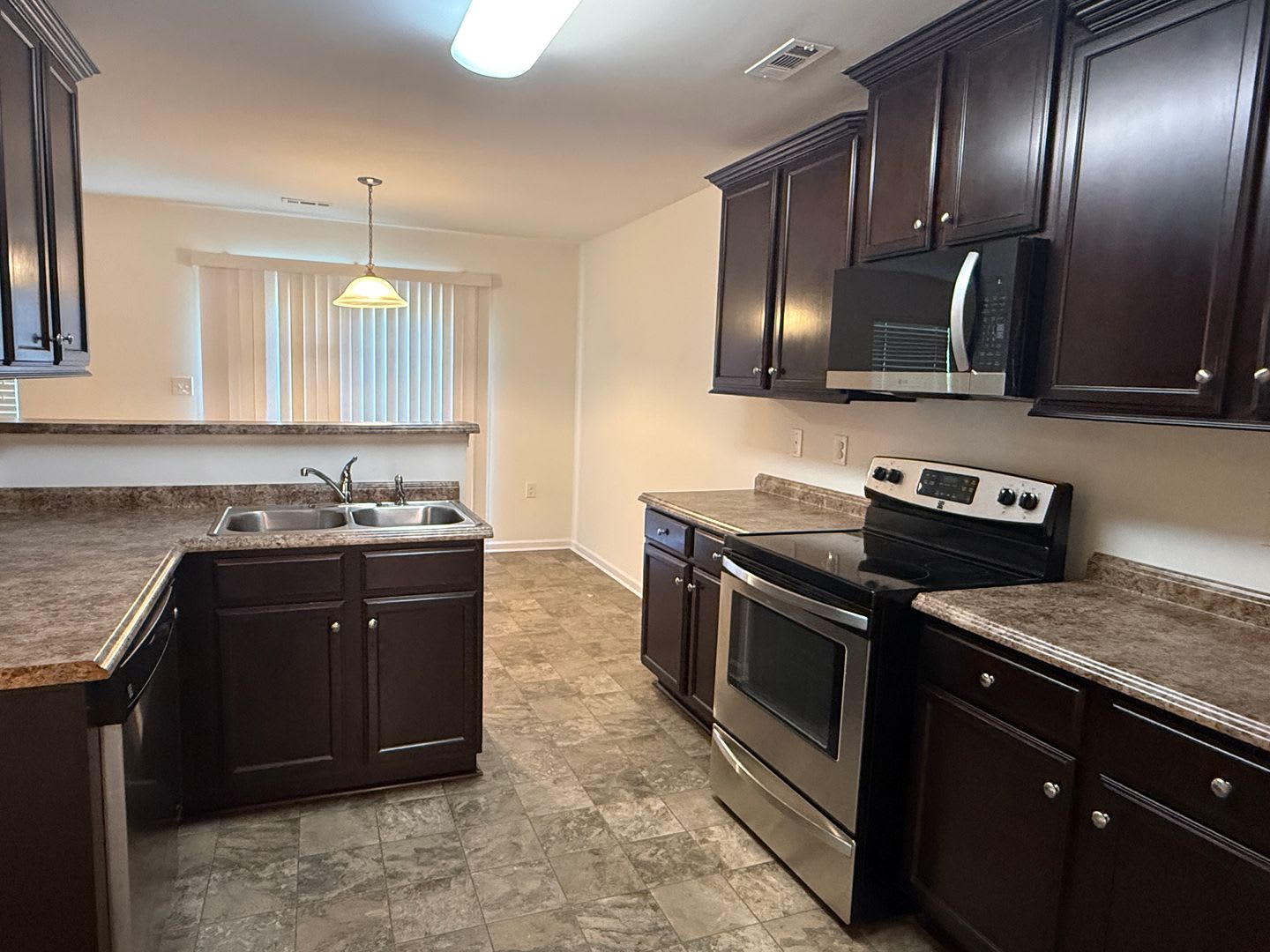 1933 Stoney Pointe Circle – photo 3