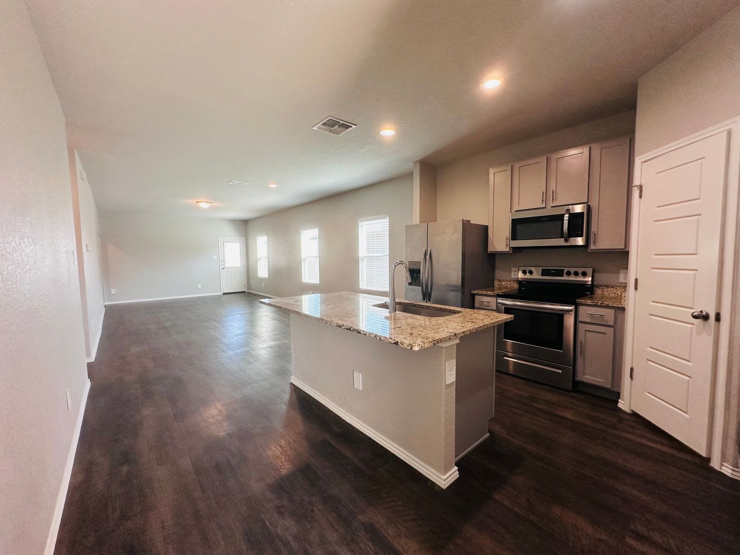 1 Story 3 Bedroom 2 Bathrooms Home In Horizon Point In Converse Tx – photo 4