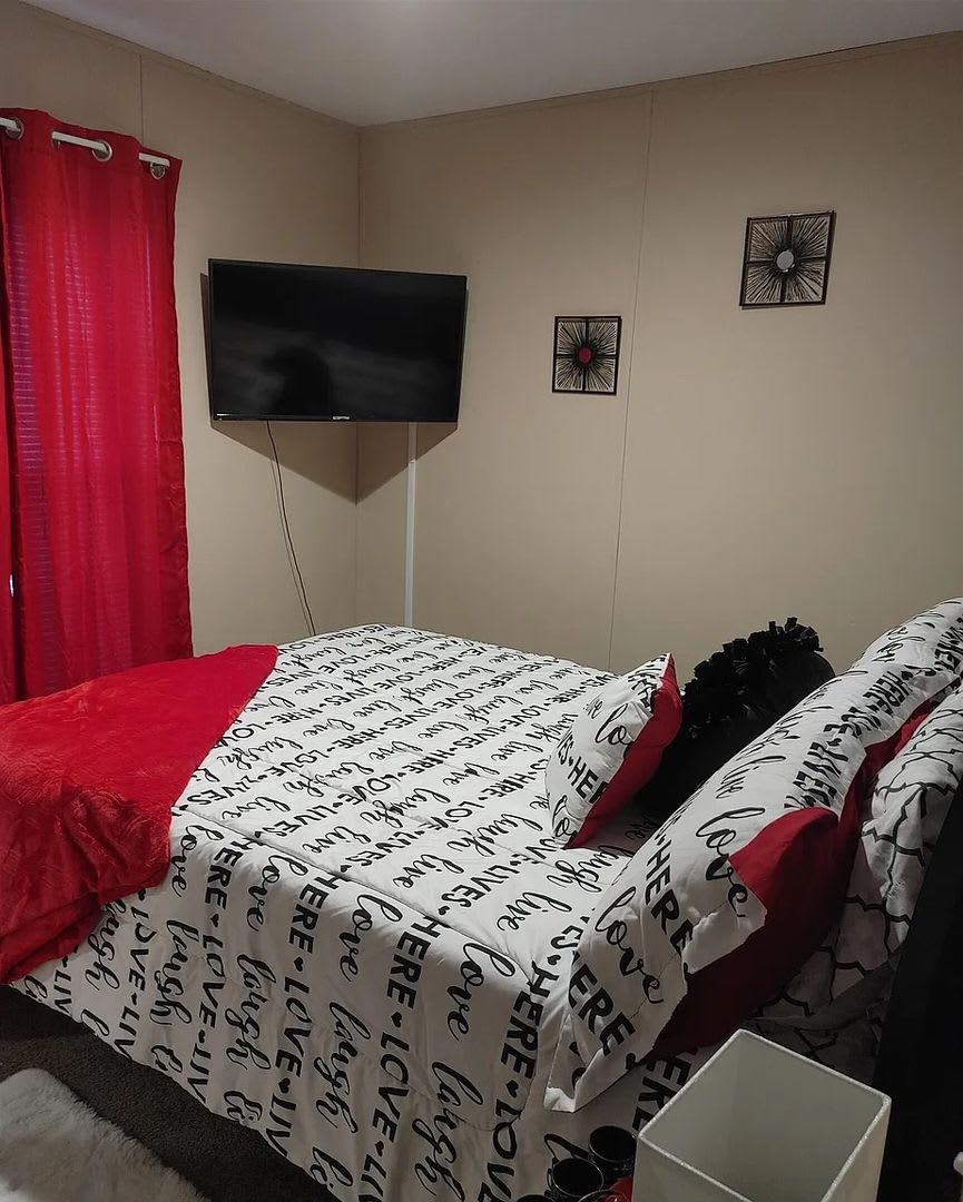 Room In 4 Bedroom Home At Robin Ln – photo 4