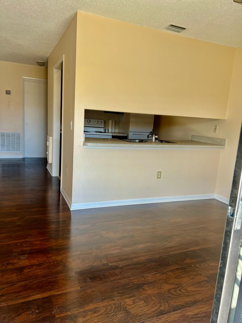 FREE 1st Months Rent! – photo 4