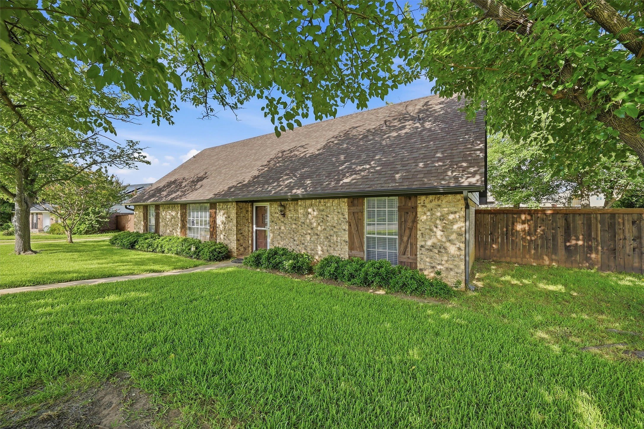 720 Blanton Drive – photo 2
