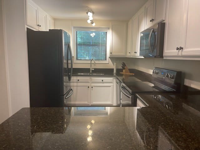 637 Riverside Drive – photo 3