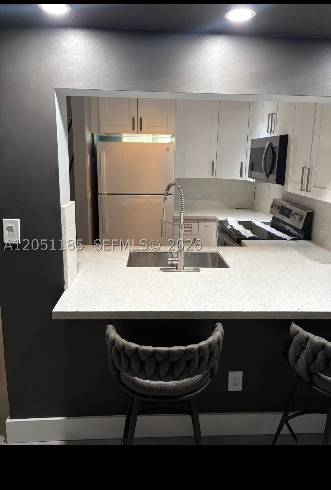 669 SW 37th Ave – photo 3
