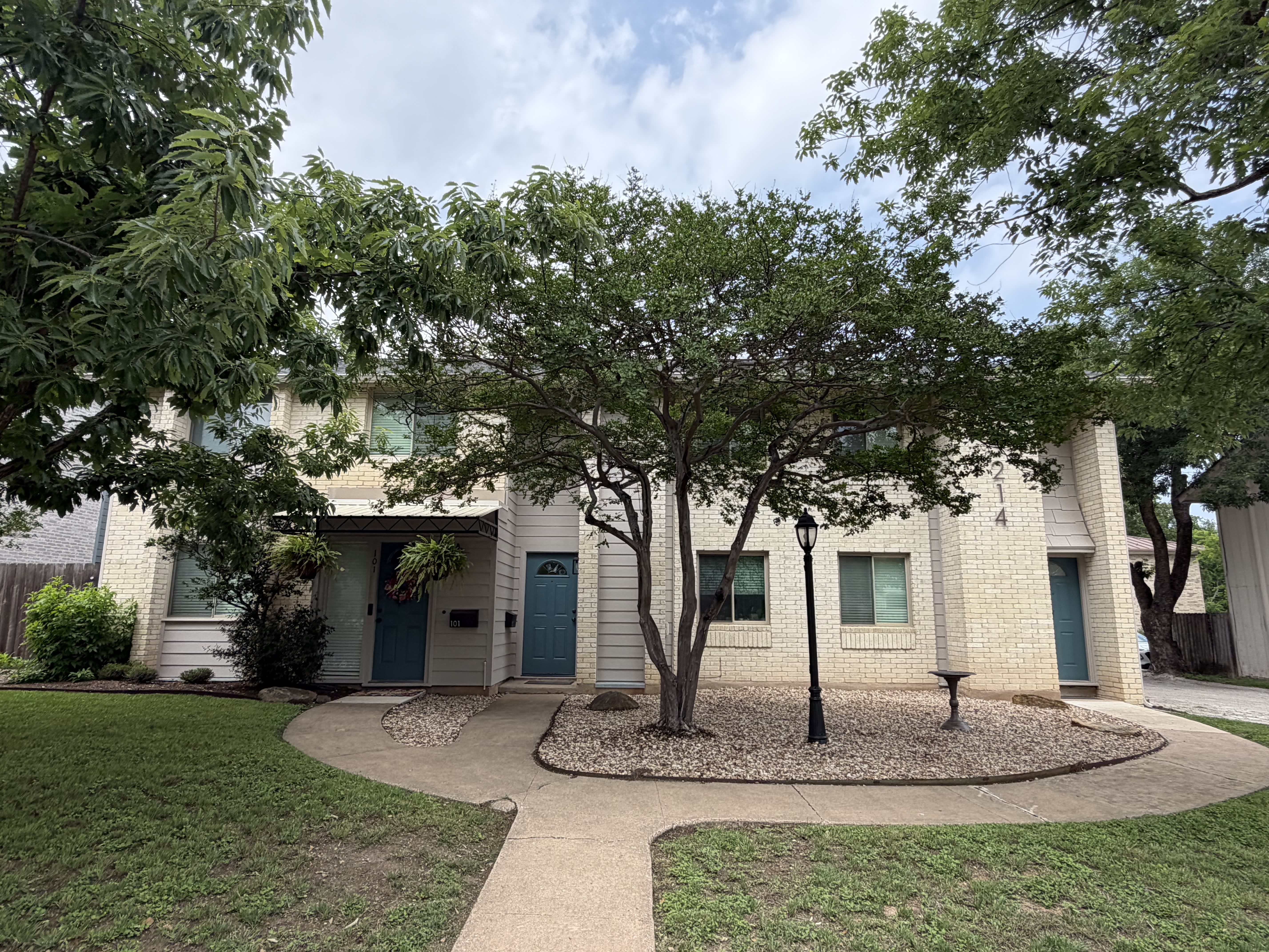 3214 Crosscreek Drive – photo 1