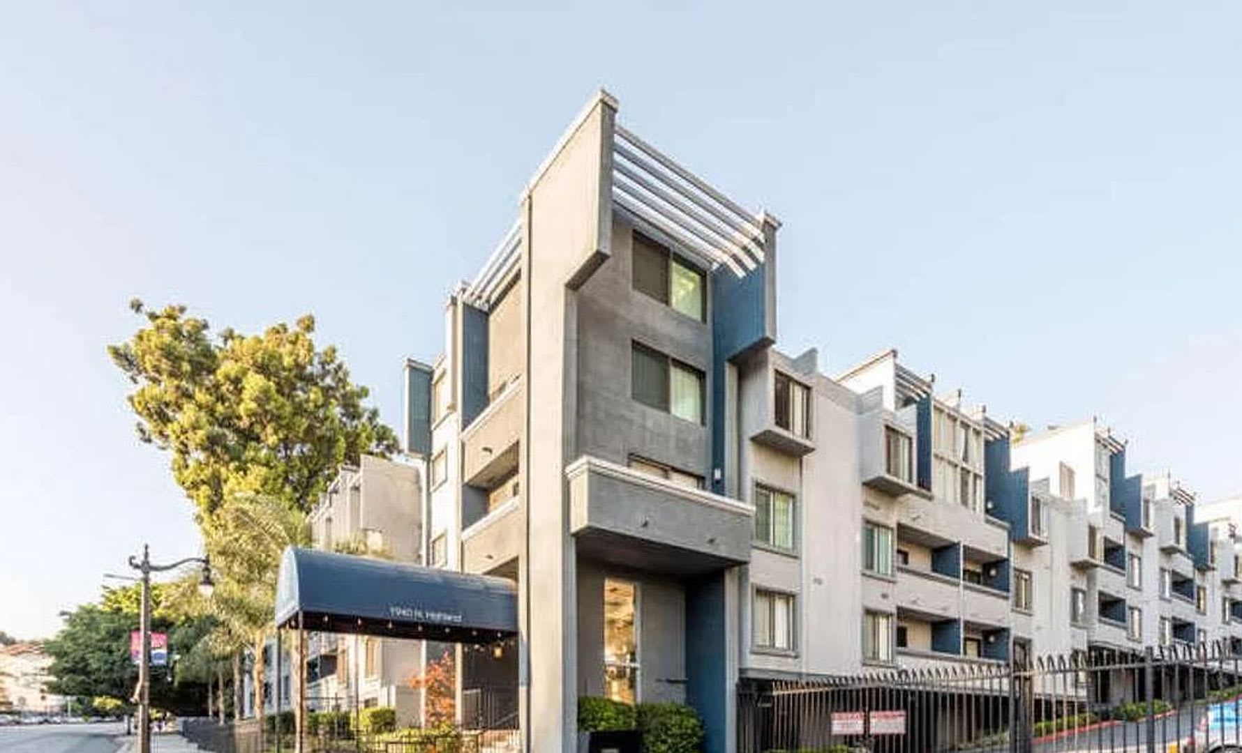 Hollywood Luxury 2 Bed Condo! – photo 1