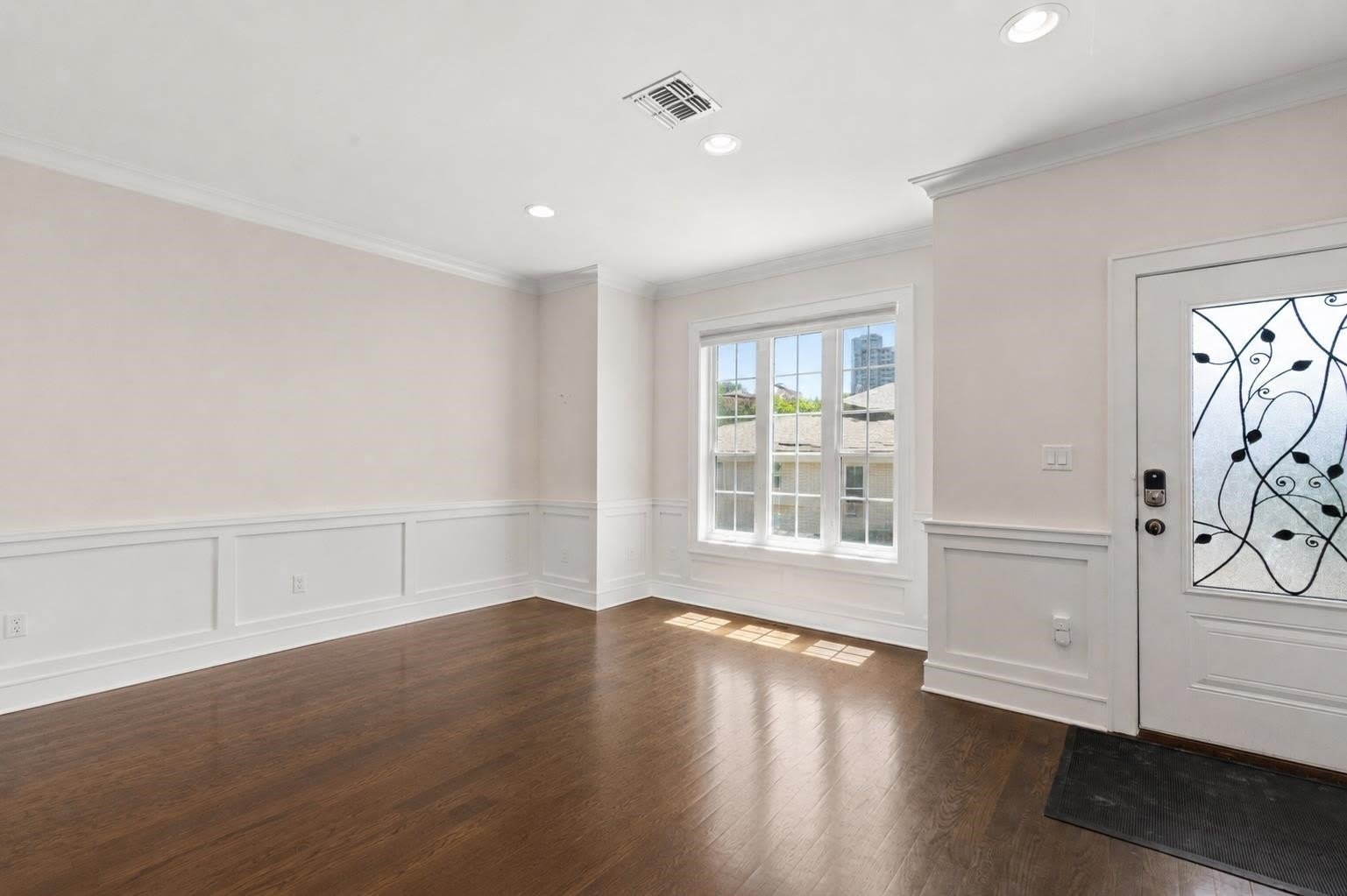 1627 JOHN ST – photo 3