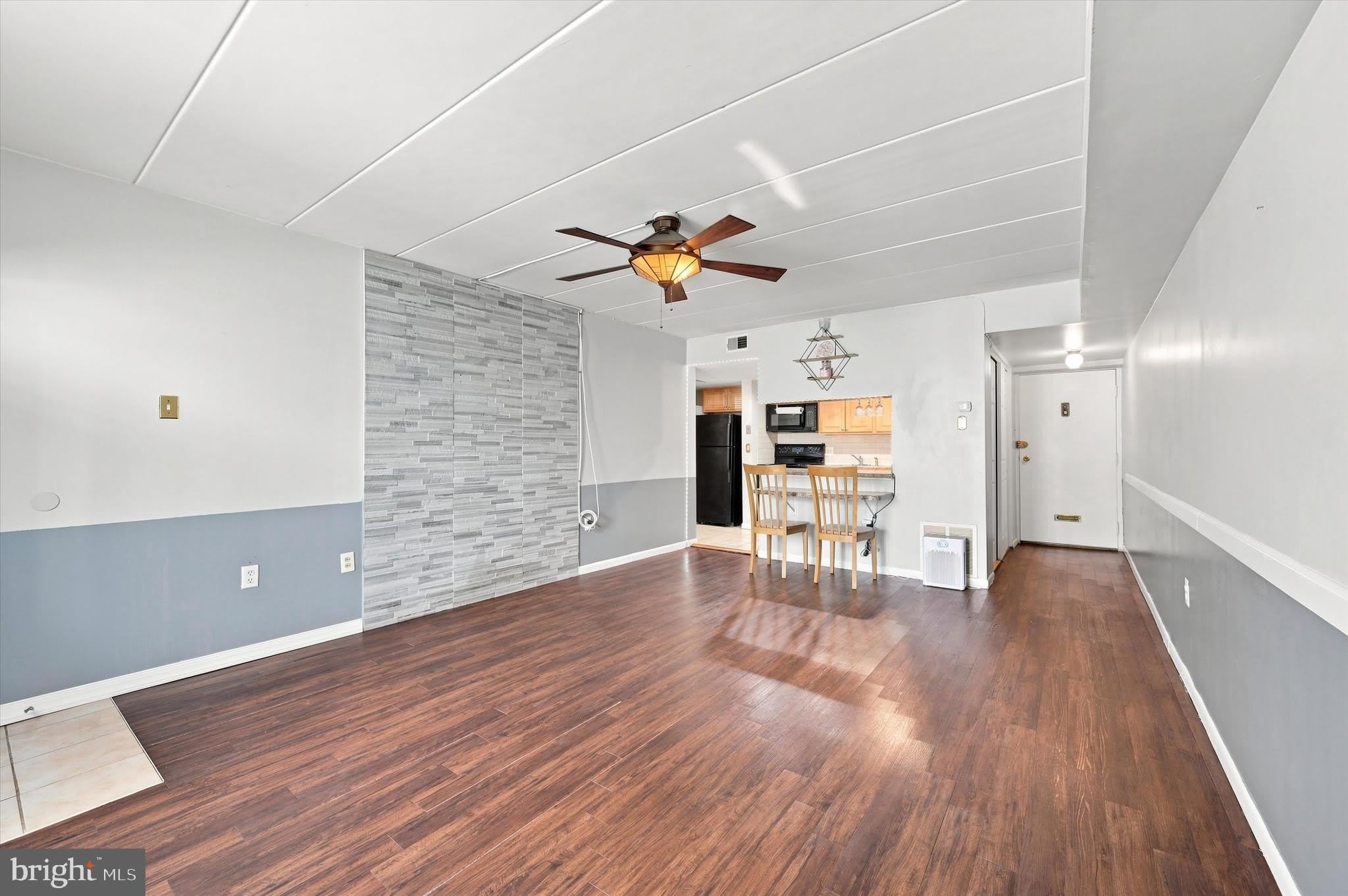 233 TOWNSHIP LINE Road – photo 2
