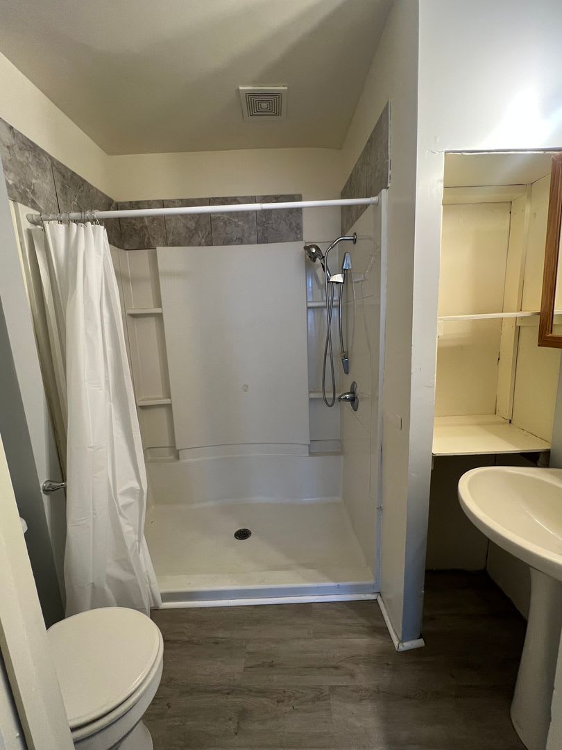 4bd 2 full bath home – photo 5