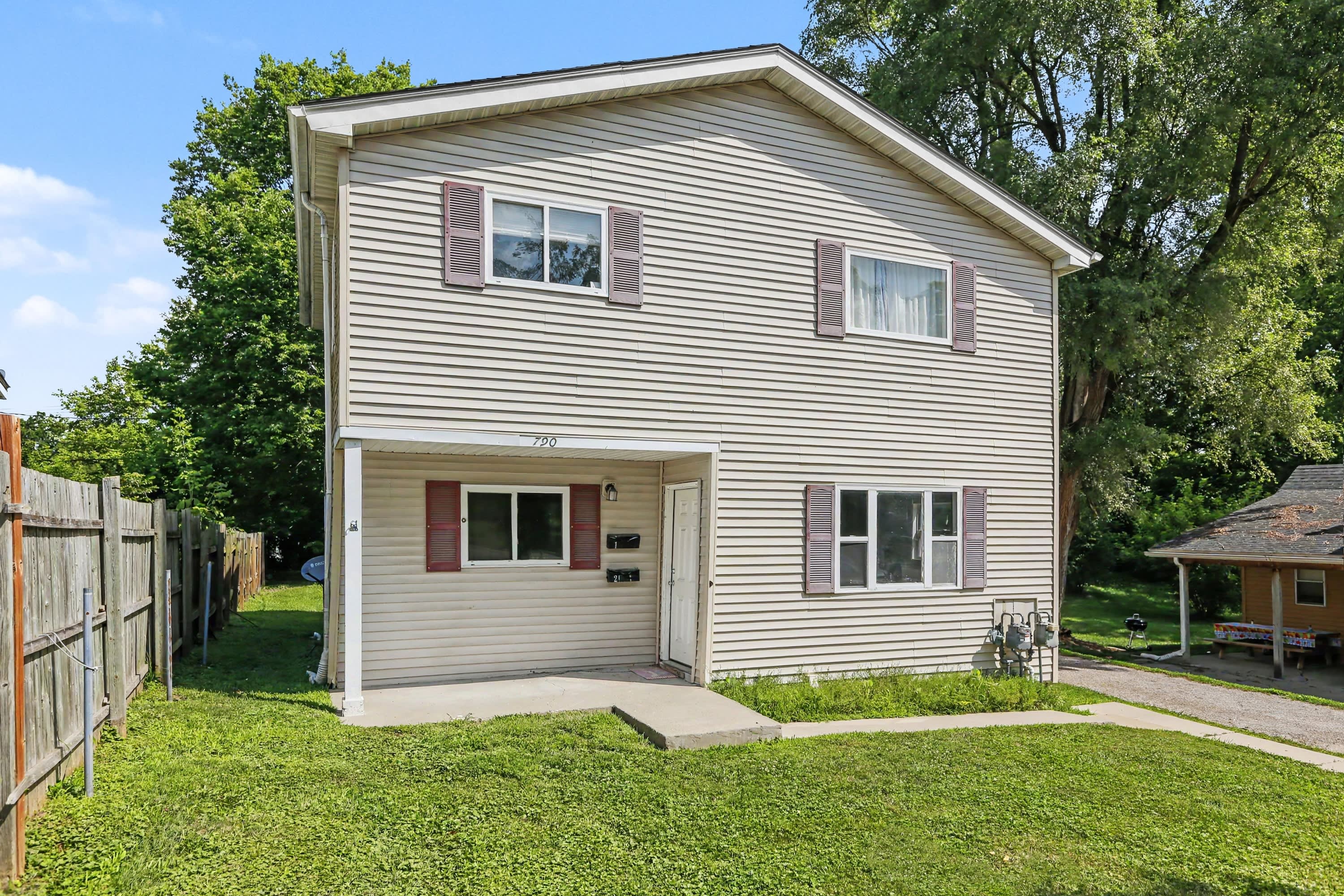 790 Harriet Street 1 – photo 2