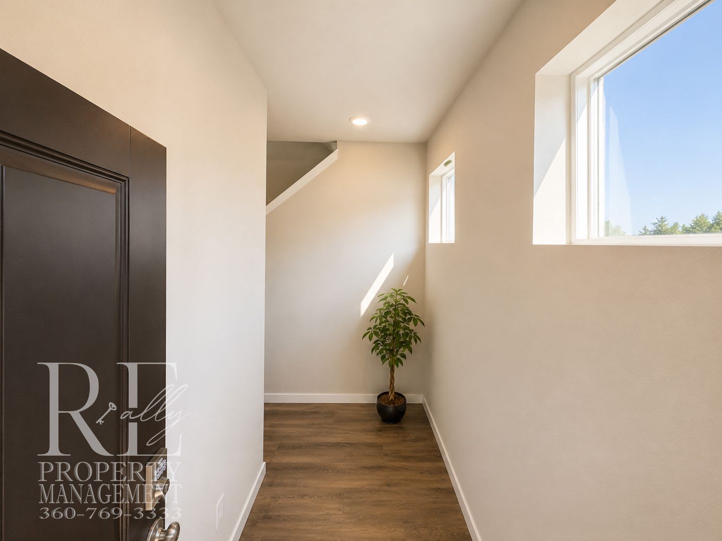 Bremerton Townhome With Mountain Views 2 Car Garage Light Filled Living – photo 2