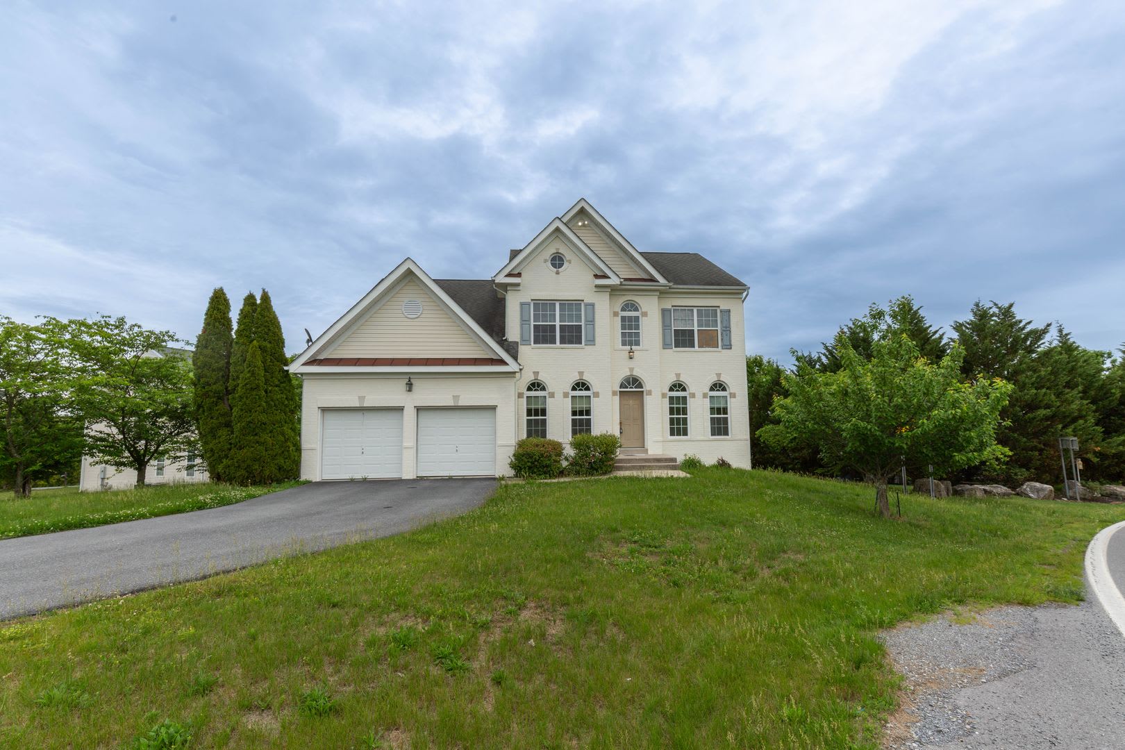 5 Bed, 3.5 Bath, Single Family Home in Martinsburg, WV – photo 3