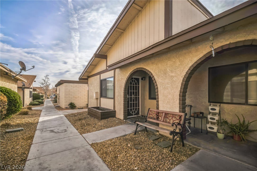 5733 Smoke Ranch Road – photo 1