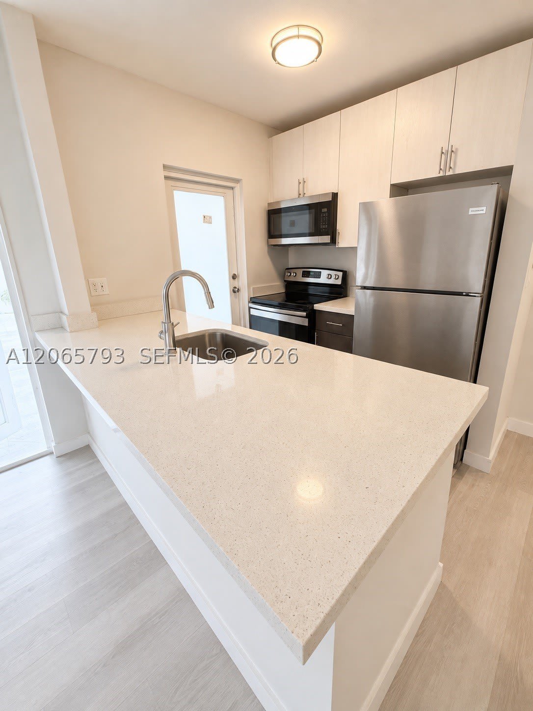 1535 Michigan Ave – photo 2
