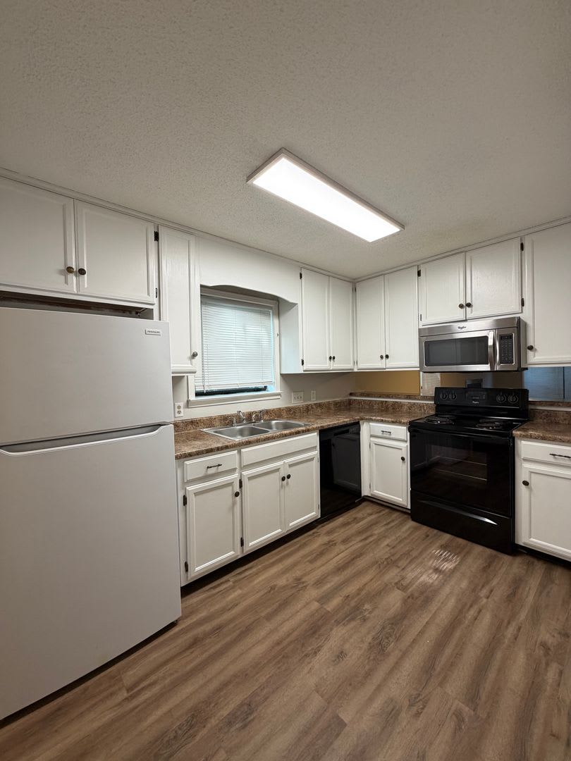 New Listing! 404 Eastdale Rd S Apt B Montgomery, AL 36117 – photo 4