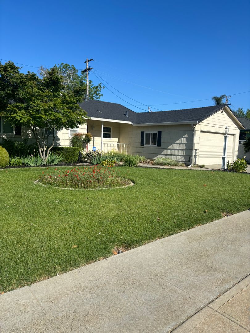3 B/R 2 BA Charming house AVAILABLE NOW!! – photo 1