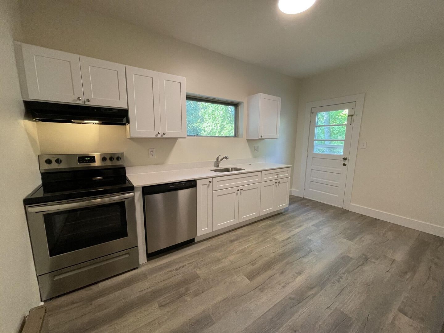 519 E 8th St – photo 3