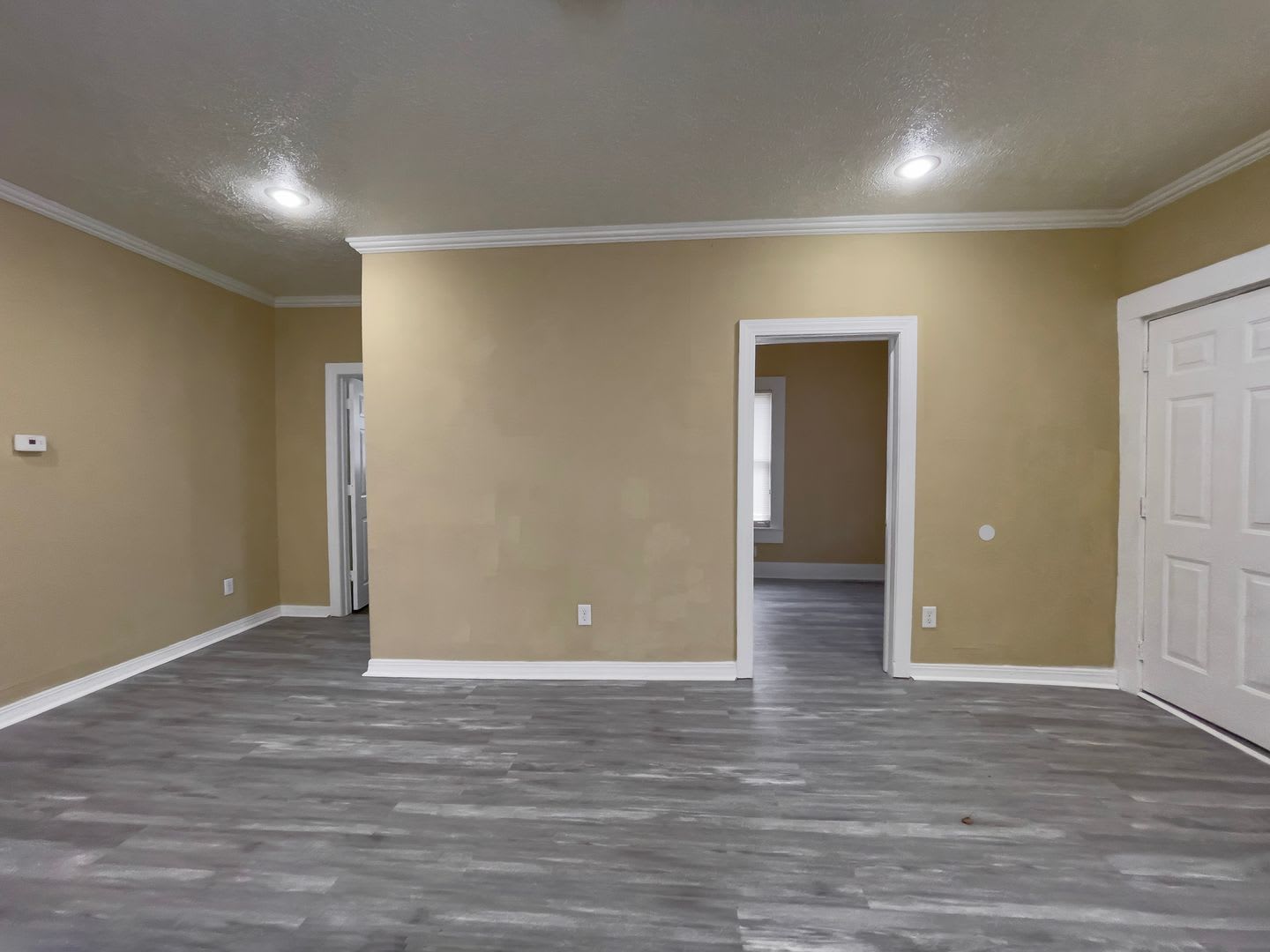 For Rent 722 S Hackley St 2 Bedroom 2 Bathroom Home W D Hookups Enclosed Front Porch – photo 2