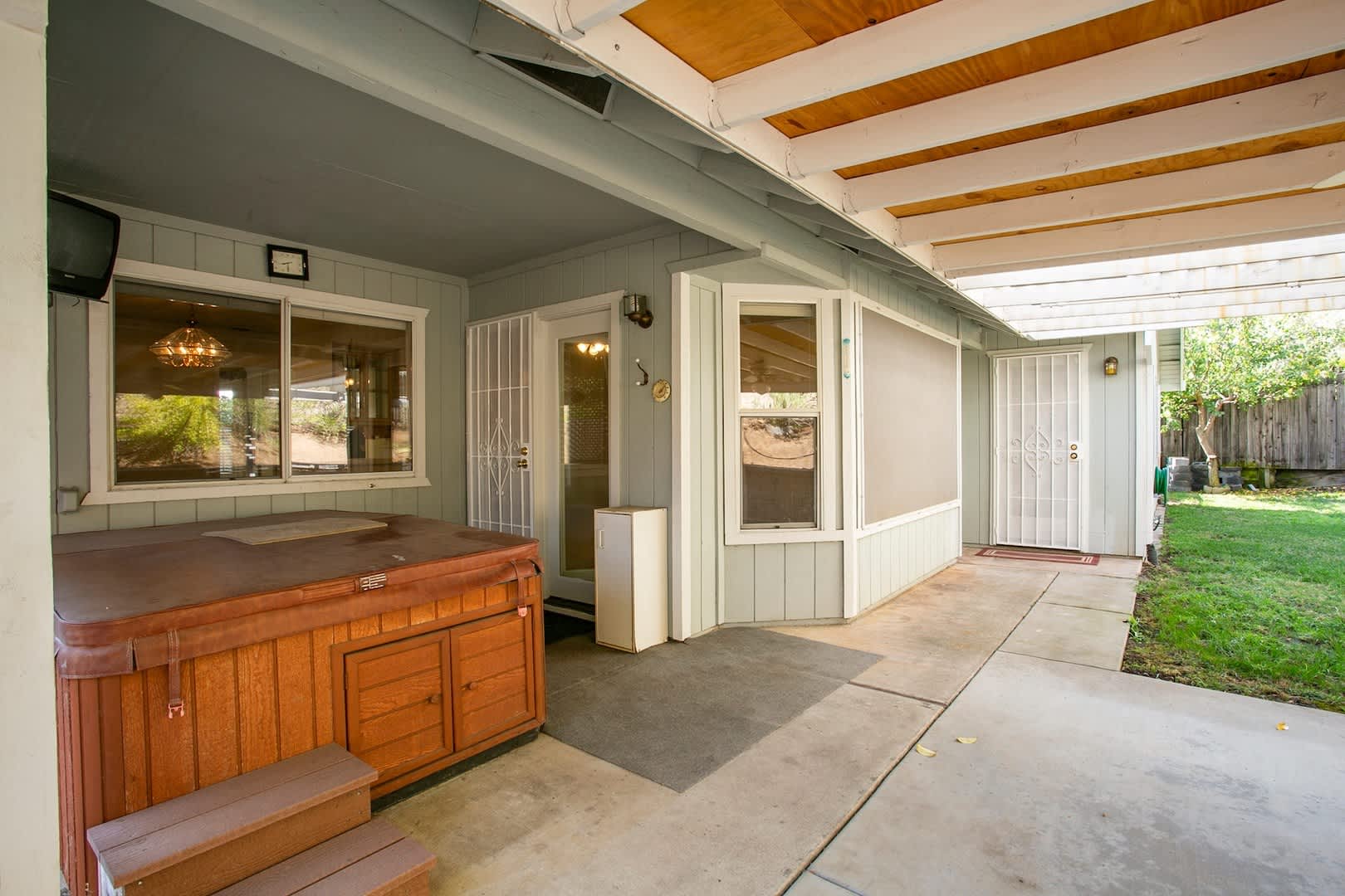 Gorgeous home with a 3 Car Garage! – photo 4