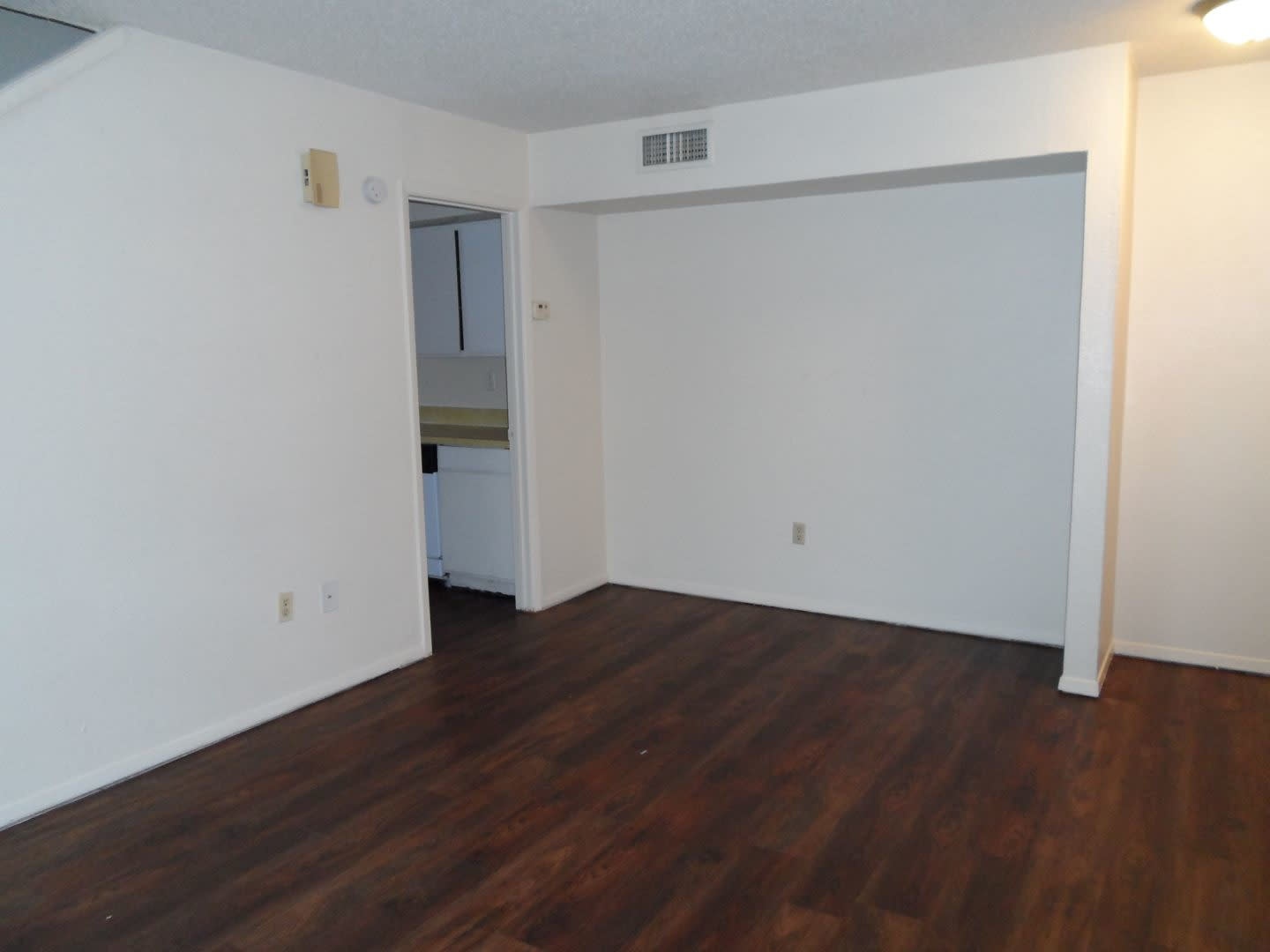 College Station -2 bedroom /1.5 bath Townhome-Style Fourplex on TAMU Shuttle Route! – photo 3