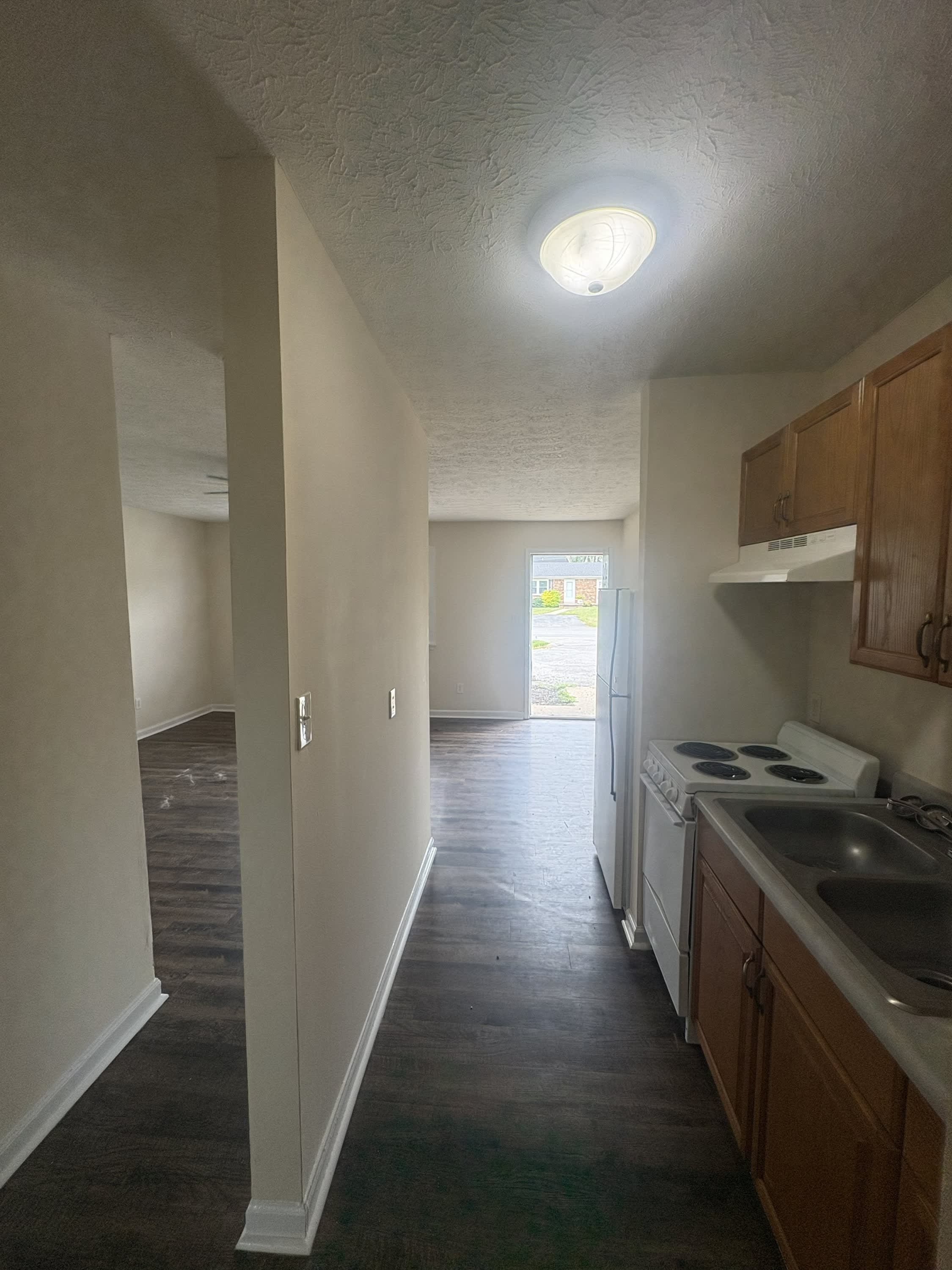 1720 McGregor Ct, Unit H – photo 2