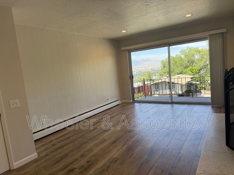 638 Columbus St – photo 2