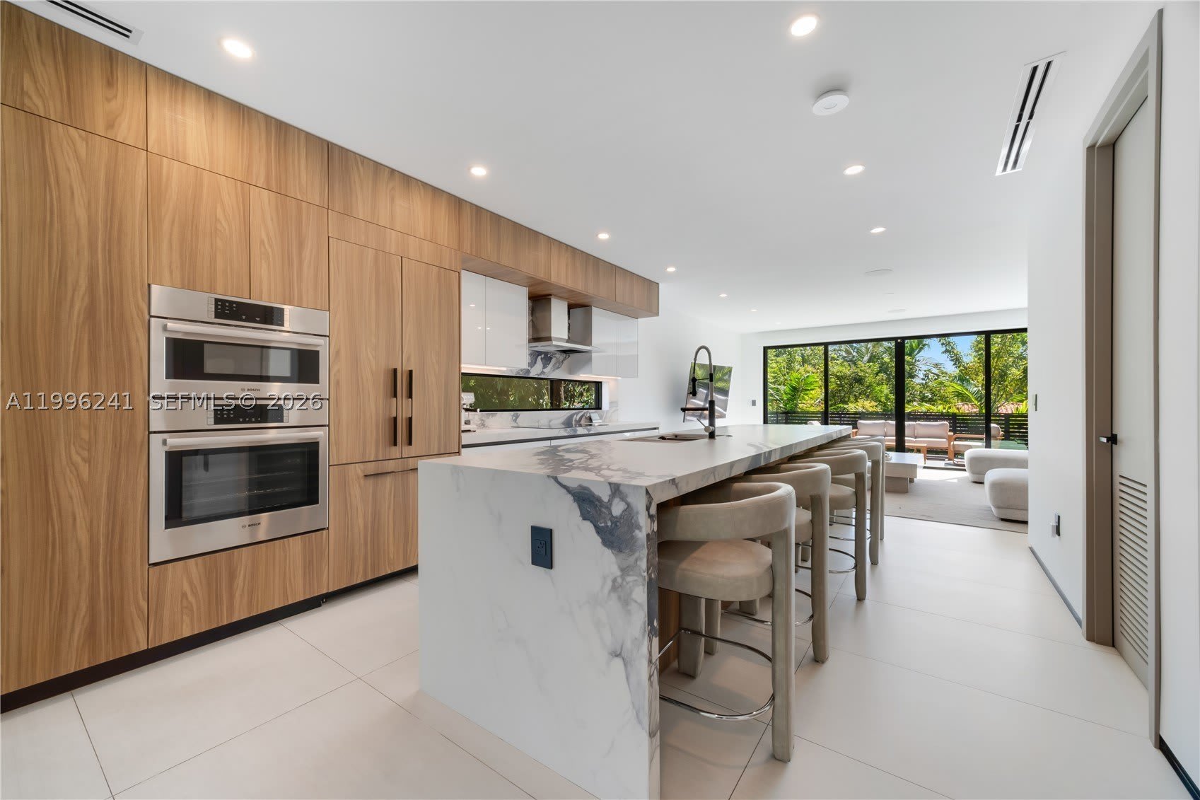 420 SW 15th Rd – photo 1