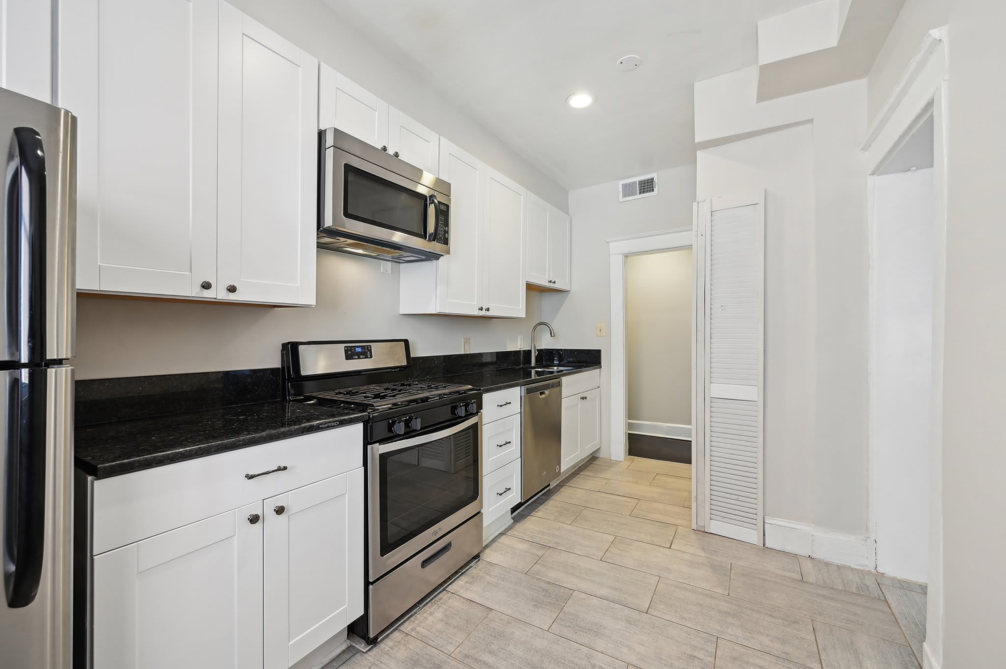 2431 Linden Avenue – photo 1