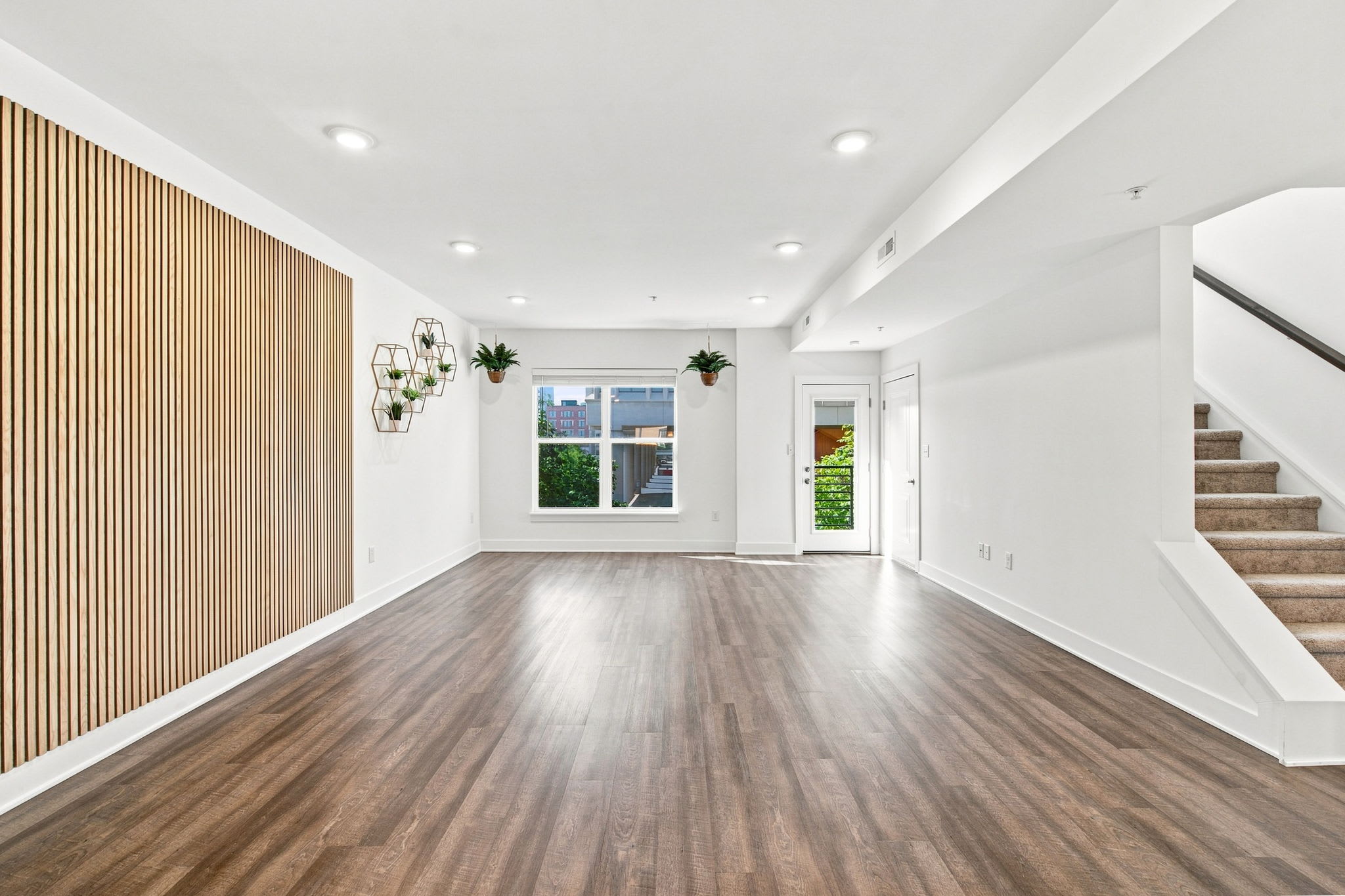 112 East North Street – photo 5