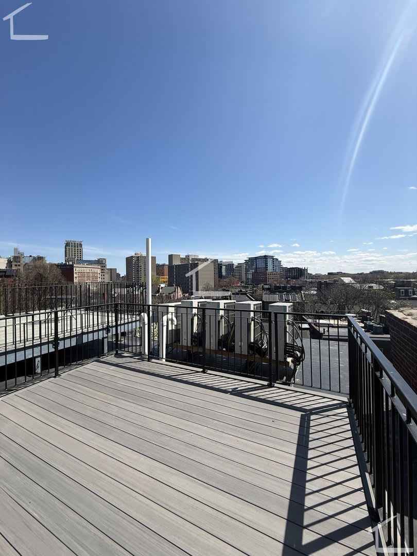 Charming 3 Bedroom- No Broker Fee – photo 1