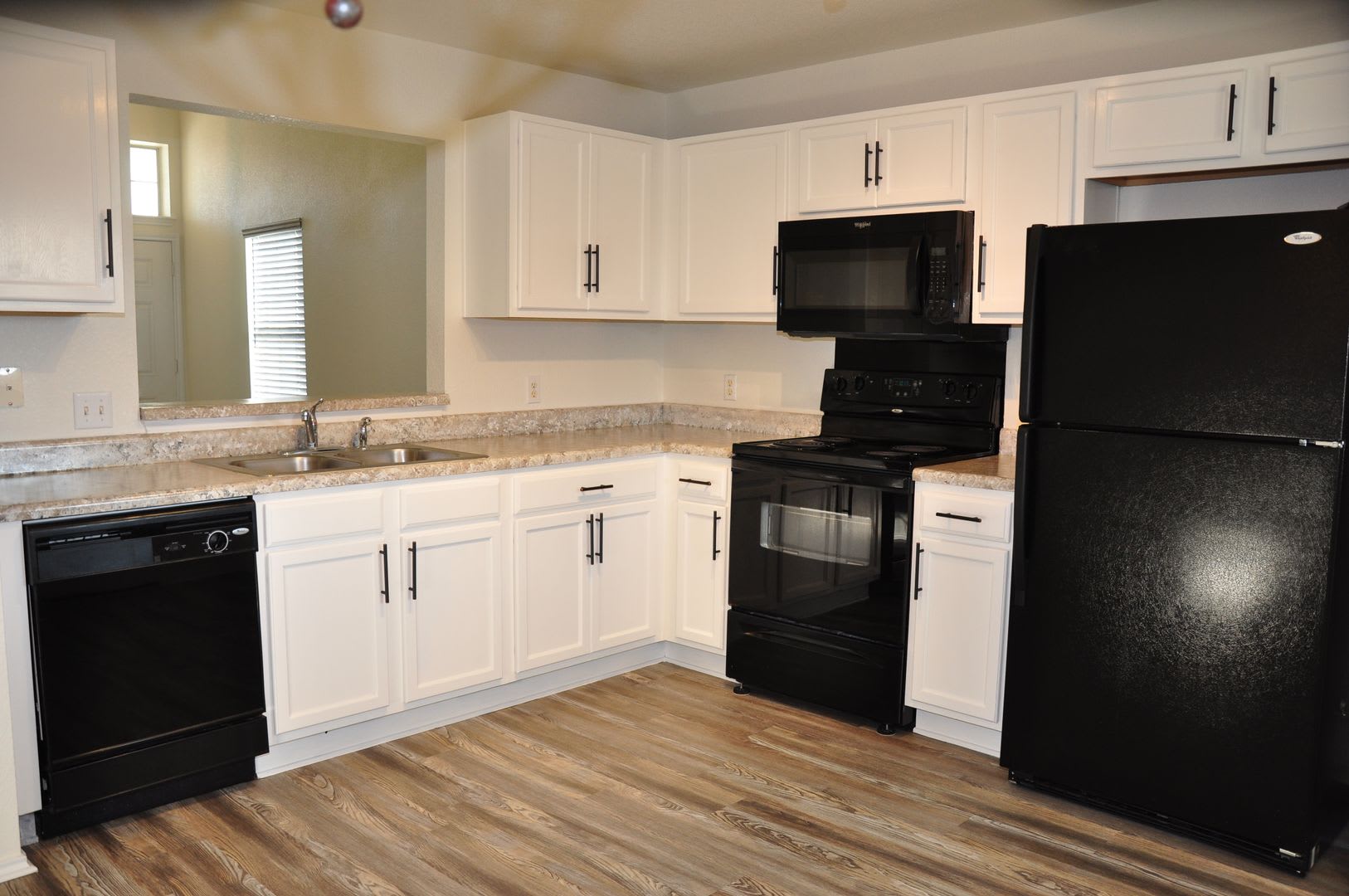 3 Bedroom 2 5 Bath In Hutto Square – photo 3