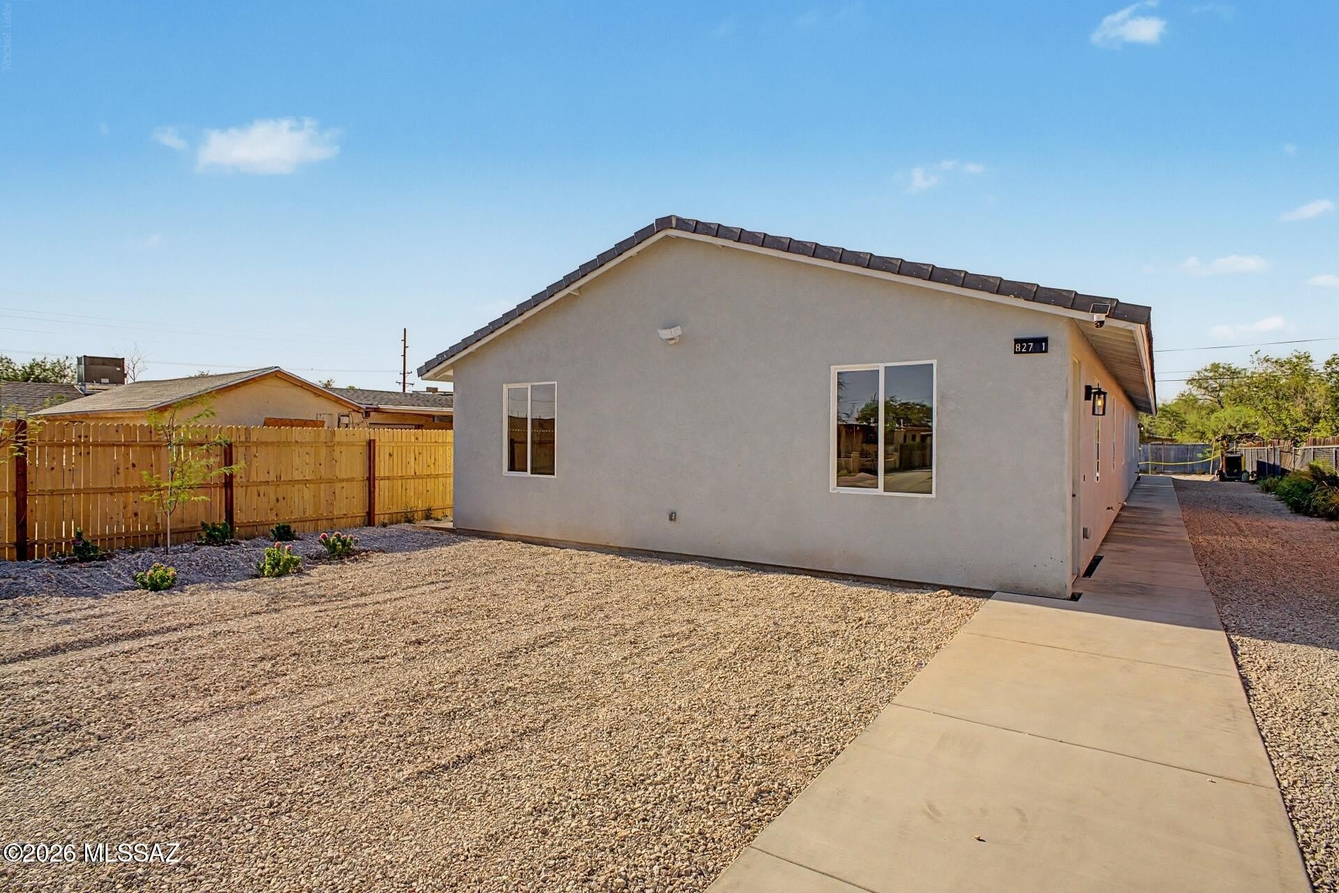 827 E 33rd – photo 1