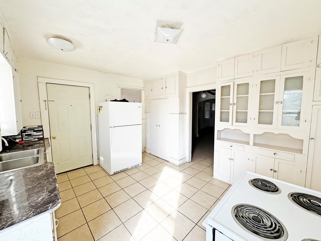 504 W Ave E – photo 3