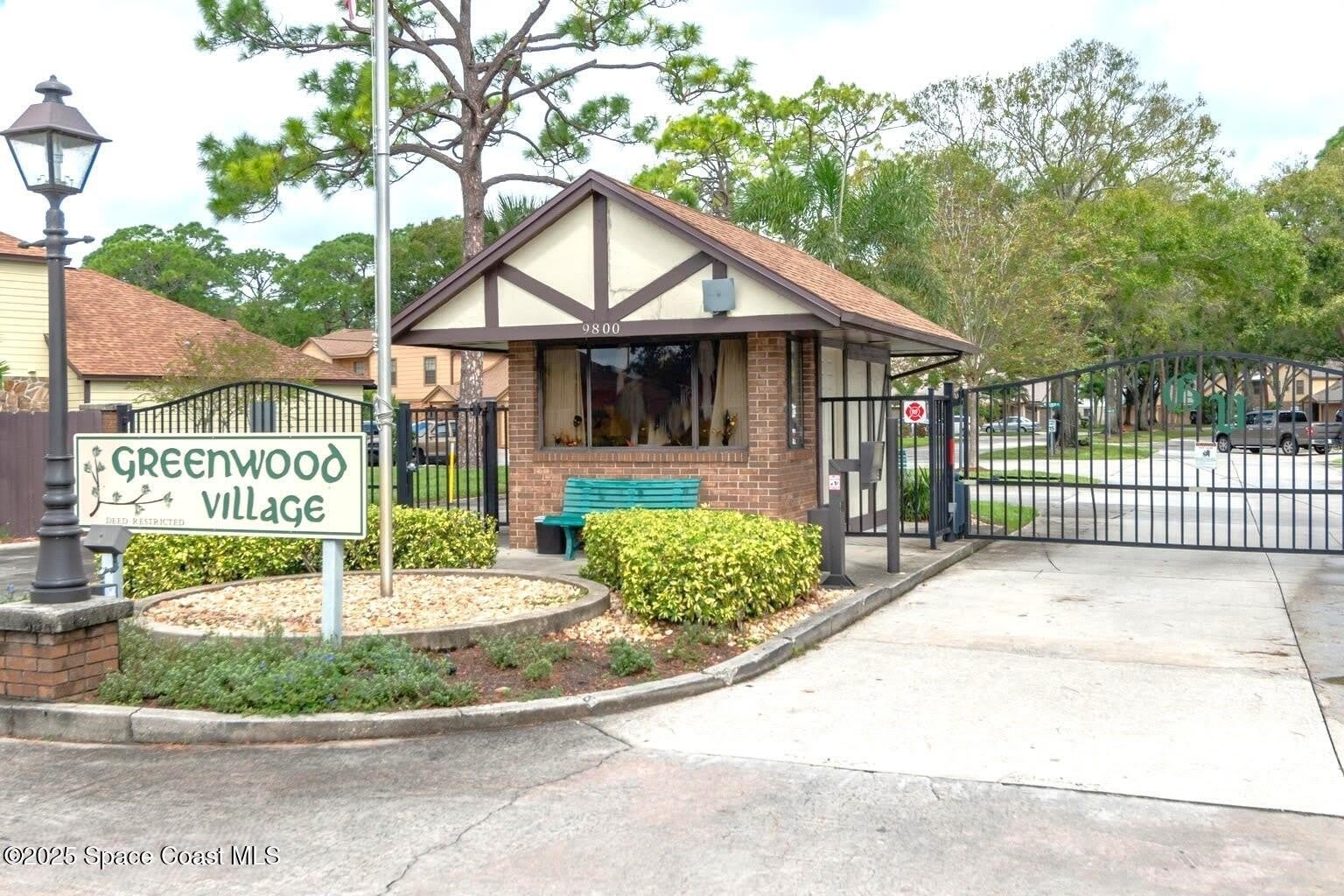 9015 Manchester Lane – photo 4
