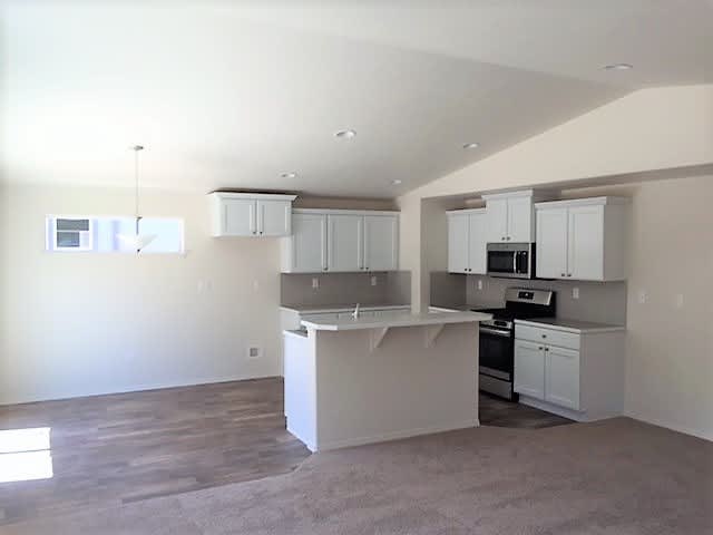 Beautiful 3 Bed 2 5 Bath Home In Se Bend Azalia Ave – photo 3