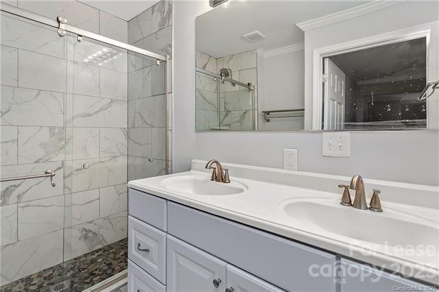 1032 Holland Ave – photo 5
