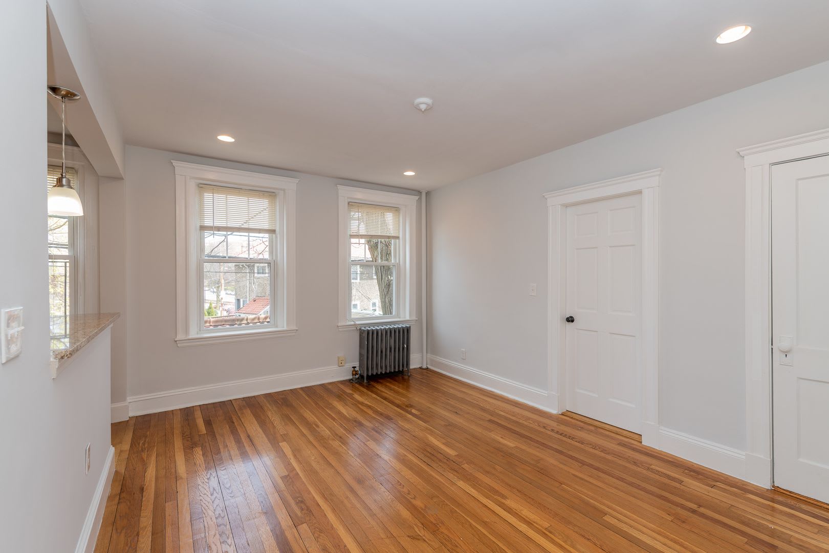 2 385 Brighton Studio Near Cleveland Circle Heat Hot Water Included Close To The Green Line – photo 2