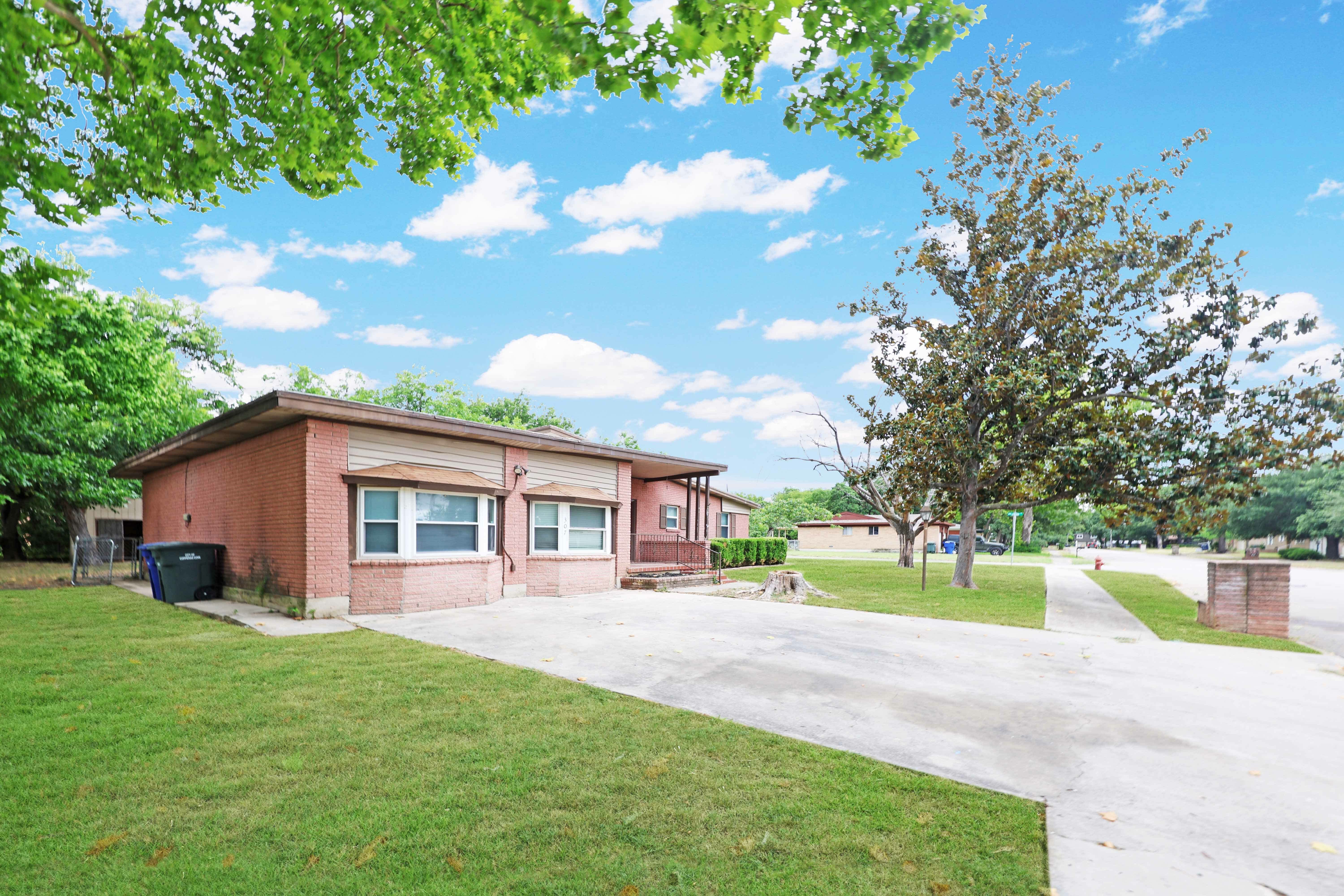 307 Oak St – photo 2