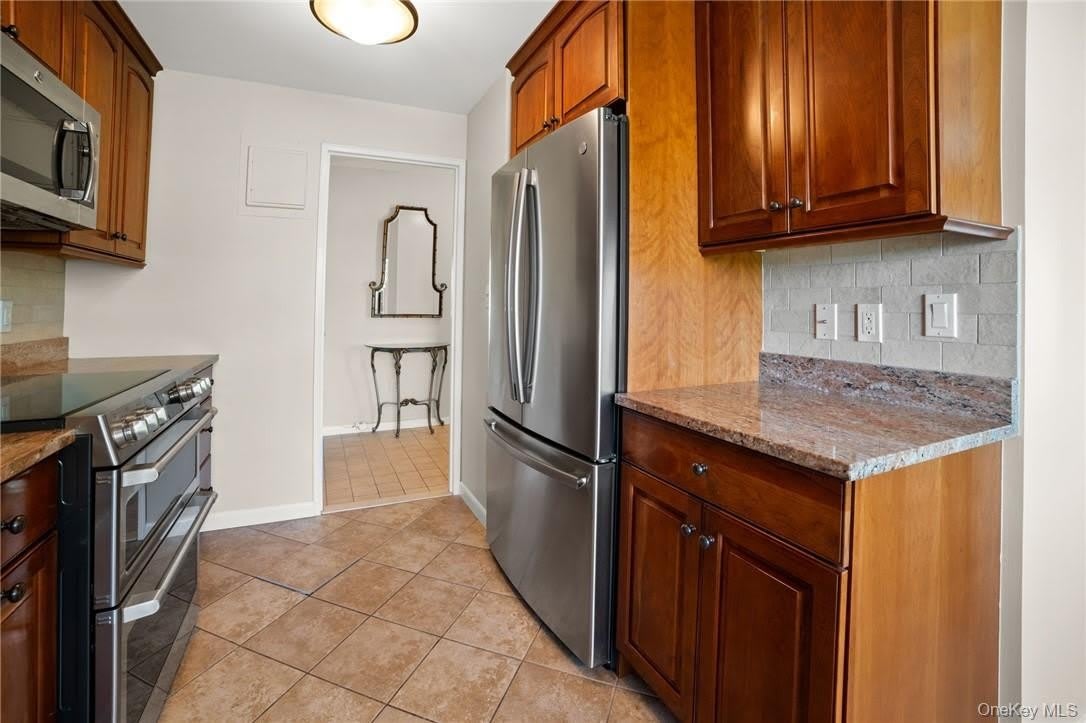 300 High Point Drive – photo 5