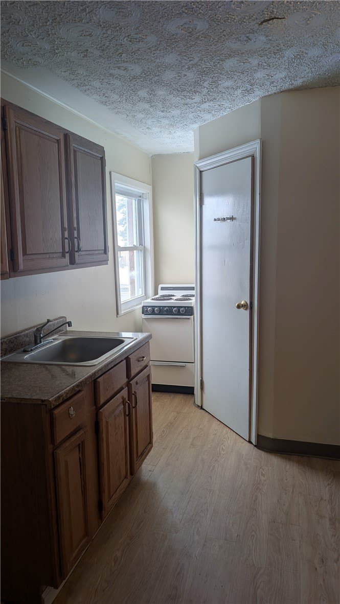 585 Fayette – photo 4