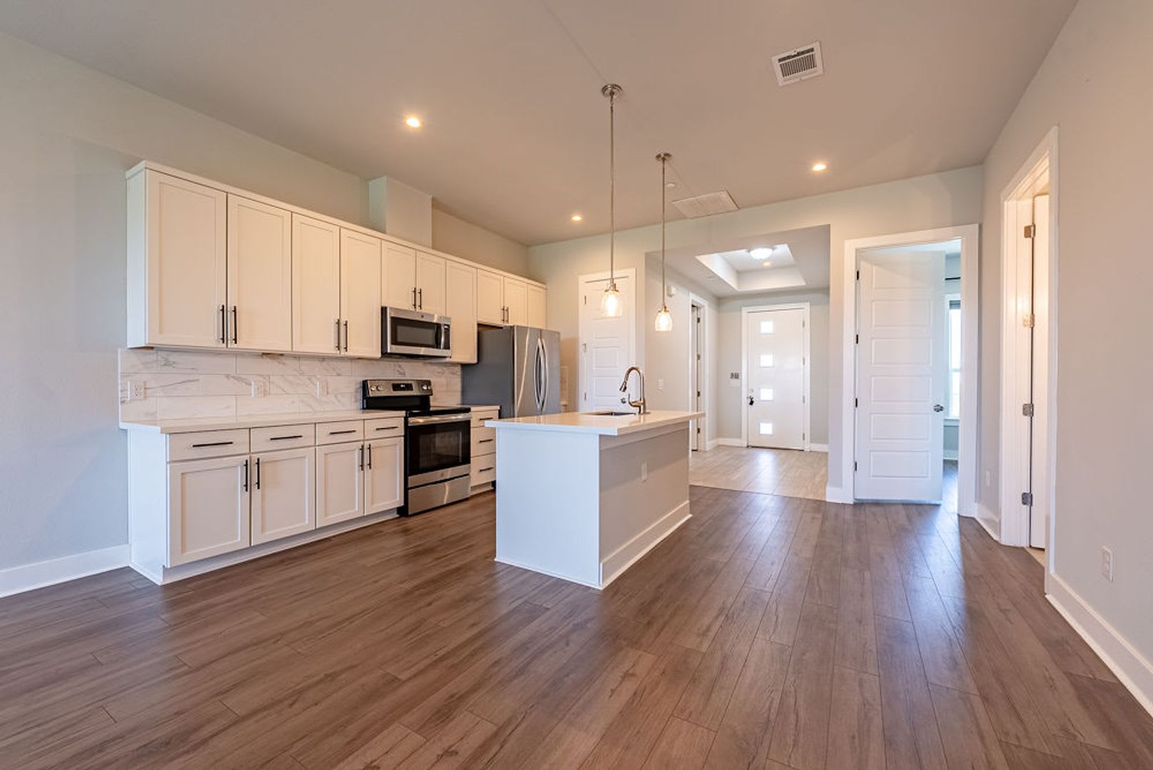 Stylish 2 bedroom, 2 bathroom Condo in East Austin. Must See Oportunity! – photo 5