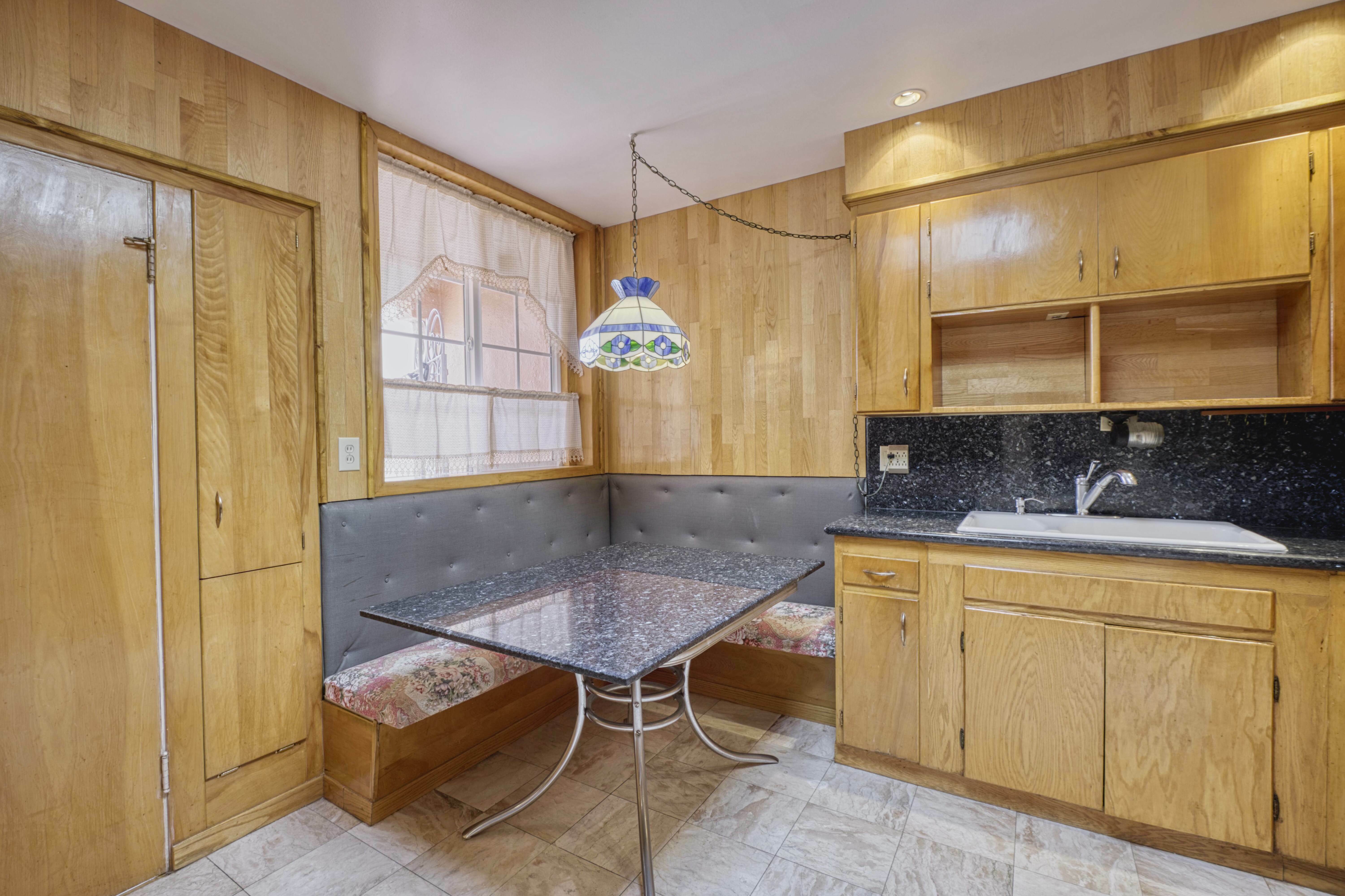 1676 Cayuga Avenue – photo 3