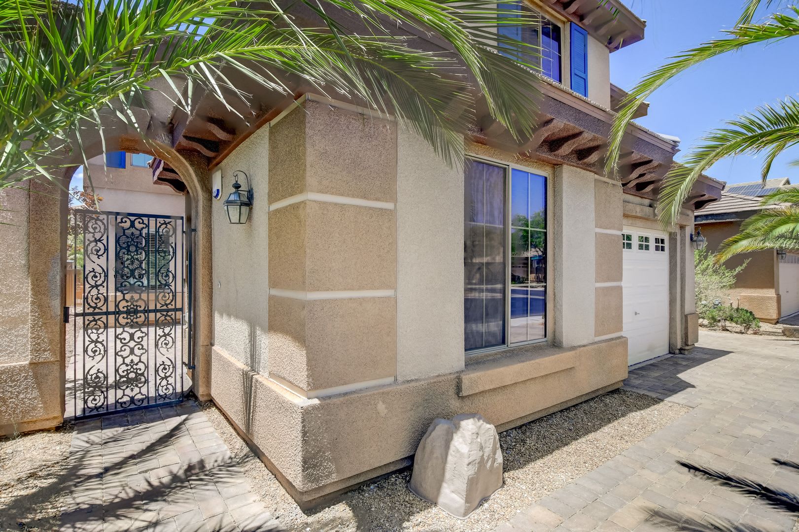 STUNNING SPRING MOUNTAIN RANCH,3,045 sq ft 2 story home in NW area – photo 4