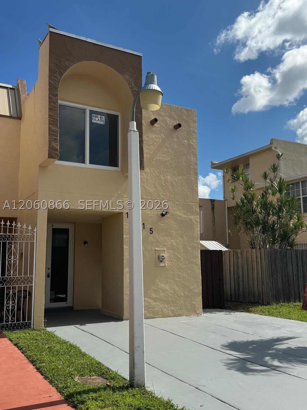 1115 W 38Th Ter – photo 2