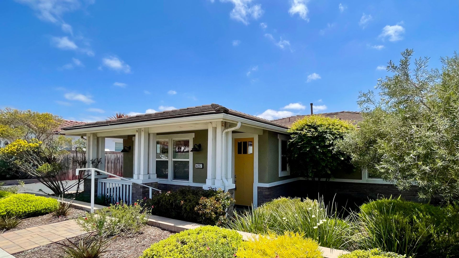 Exceptionally Maintained Newer Single Level 3 Bedroom Home With Air Conditioning In Serra Meadows – photo 2