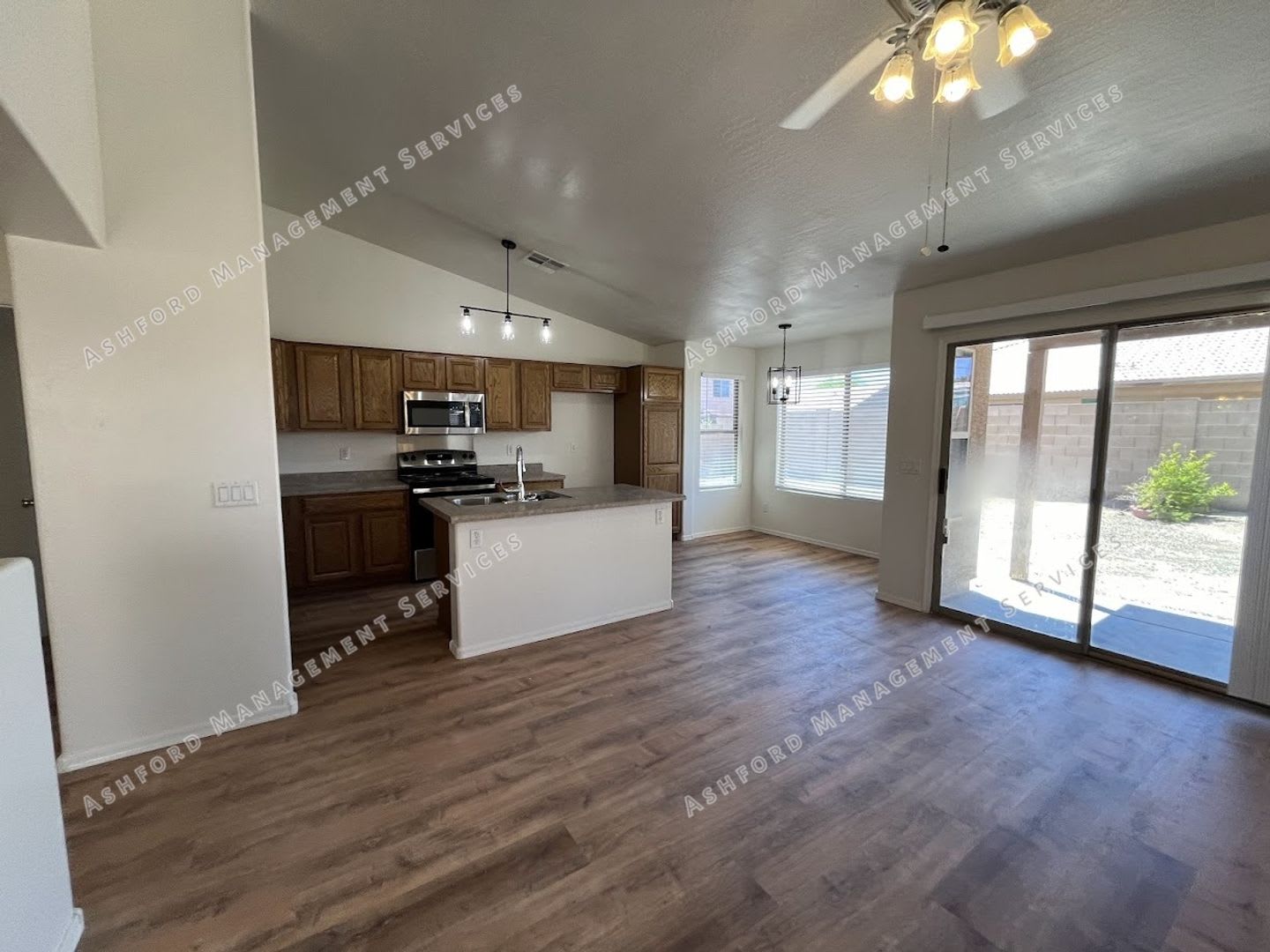 Beautiful 3 Bedroom 2 Bathroom Home In Goodyear – photo 4