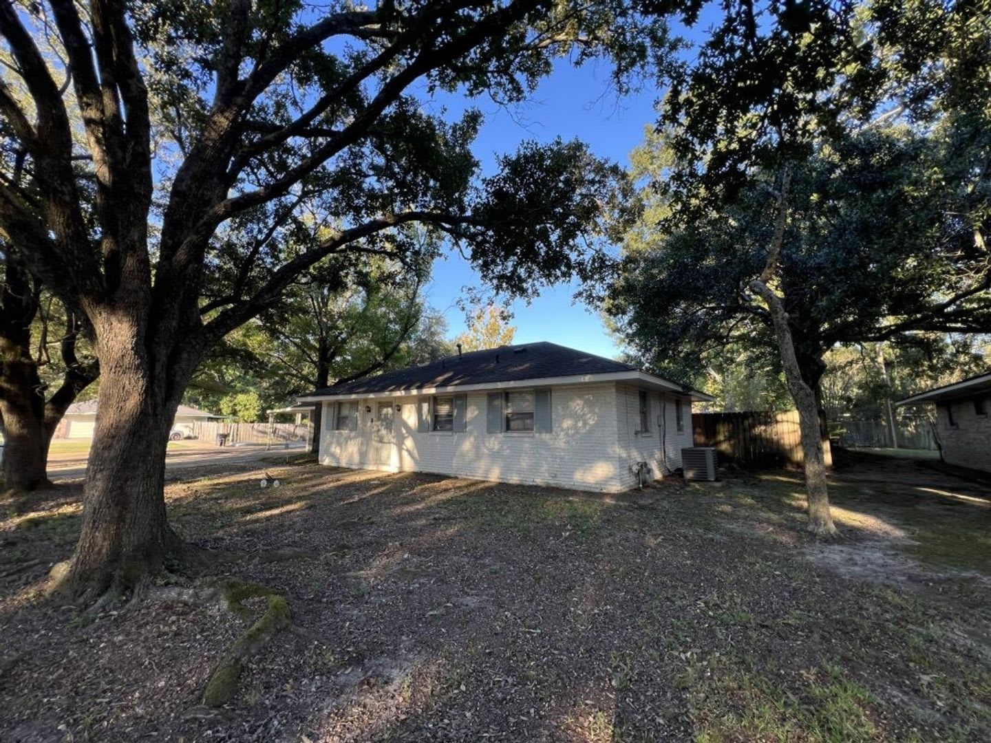 Newly updated! 3 bedroom, 1.5 bath home on corner lot in Crestaire Subd – photo 3